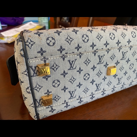 Authentic Louis Vuitton hardly used vintage purse! Known as Josephine (?) - Picture 2 of 14